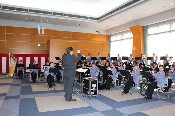 吹奏楽部演奏中の高等学校